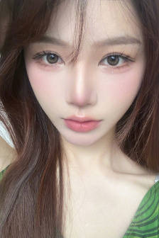 年轻的女教师